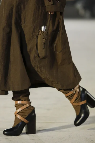 Look 25